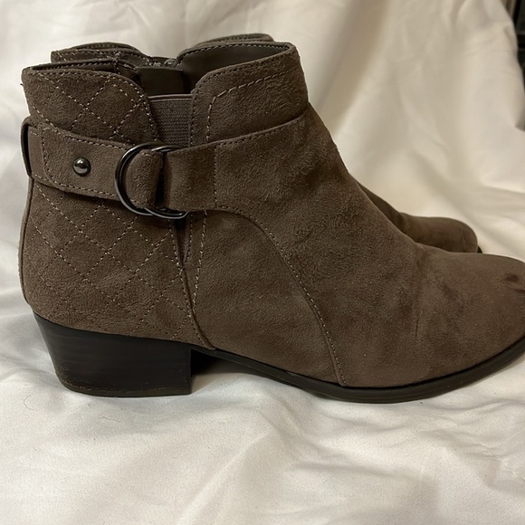 Unisa women’s booties zip up size 9W - Picture 2 of 7